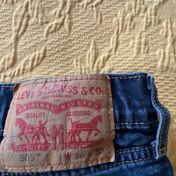 Men’s 505 Levi Jeans (2 pair available, sold seperately) - Picture 2 of 3